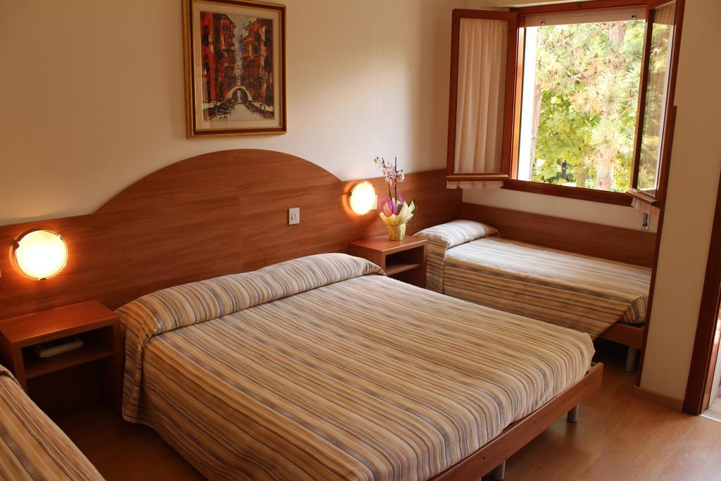 Hotel Eden Lignano Sabbiadoro Quarto foto